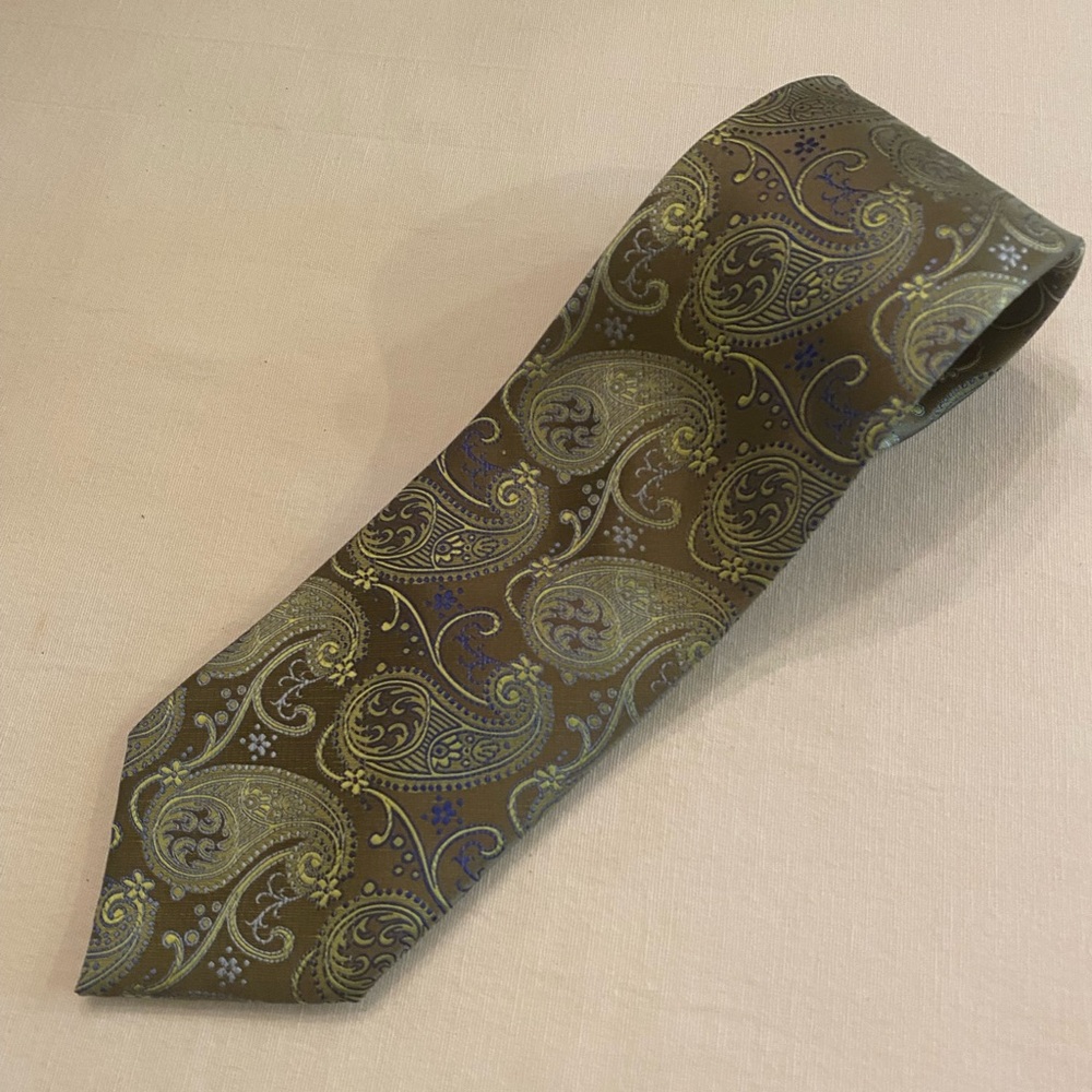Beau Brummel Soho Paisley Green Blue Silk Neck Tie Length 57” Width 3.5"